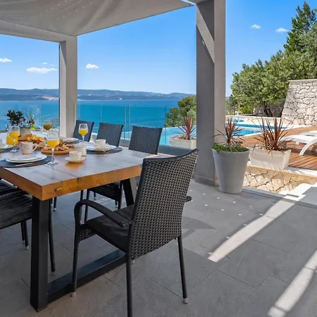 Luxurious Beachfront Hrid With With Jacuzzi, Infinity Pool Vila Mimice