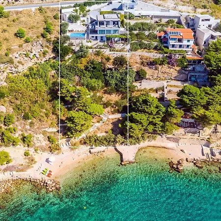 Vila Luxurious Beachfront Hrid With With Jacuzzi, Infinity Pool Mimice
