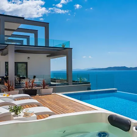 Luxurious Beachfront Hrid With With Jacuzzi, Infinity Pool 빌라 미미체
