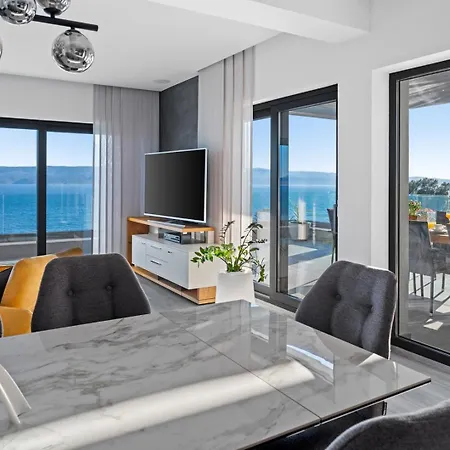Luxurious Beachfront Hrid With With Jacuzzi, Infinity Pool Vila Mimice
