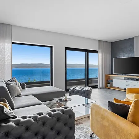 Luxurious Beachfront Hrid With With Jacuzzi, Infinity Pool Mimice