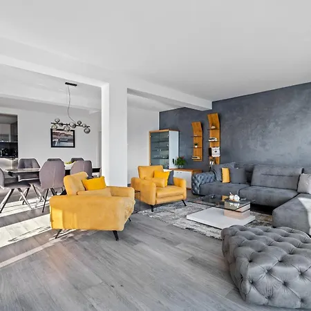 Luxurious Beachfront Hrid With With Jacuzzi, Infinity Pool Vila