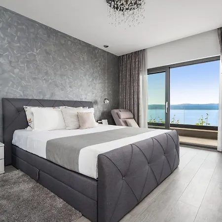 Luxurious Beachfront Hrid With With Jacuzzi, Infinity Pool *