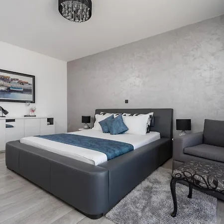 Luxurious Beachfront Hrid With With Jacuzzi, Infinity Pool *