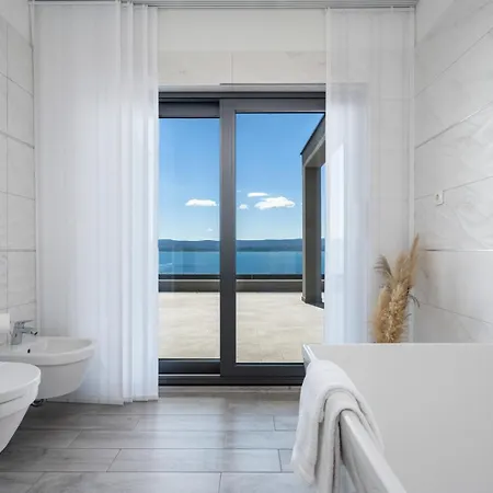 Vila Luxurious Beachfront Hrid With With Jacuzzi, Infinity Pool *
