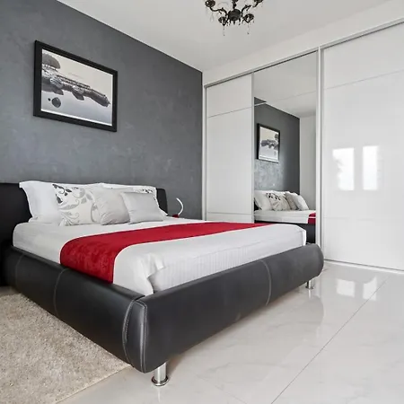 Luxurious Beachfront Hrid With With Jacuzzi, Infinity Pool