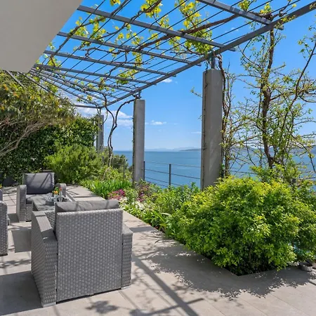Luxurious Beachfront Hrid With With Jacuzzi, Infinity Pool 미미체