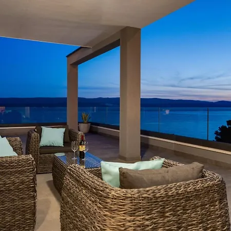Luxurious Beachfront Hrid With With Jacuzzi, Infinity Pool *