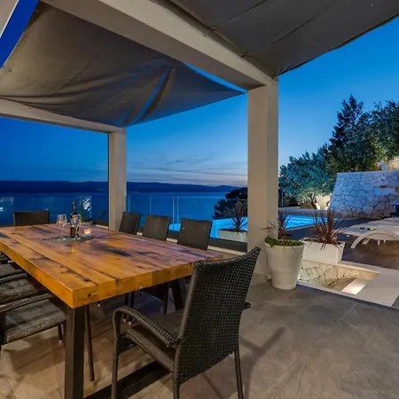 Luxurious Beachfront Hrid With With Jacuzzi, Infinity Pool