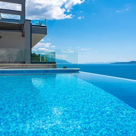 Luxurious Beachfront Hrid With With Jacuzzi, Infinity Pool Vila *