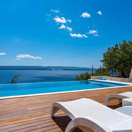 Luxurious Beachfront Hrid With With Jacuzzi, Infinity Pool